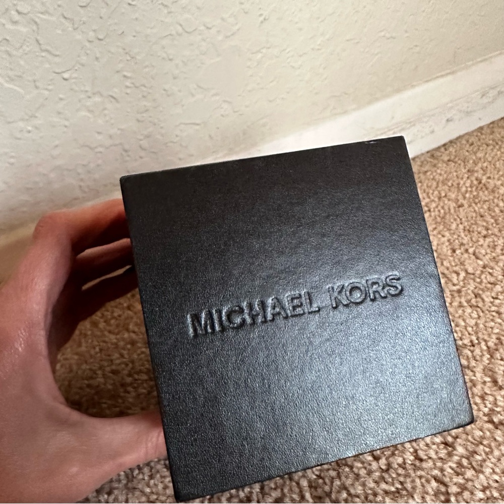 Michael Kors Tortoise Shell Watch - Picture 9 of 10